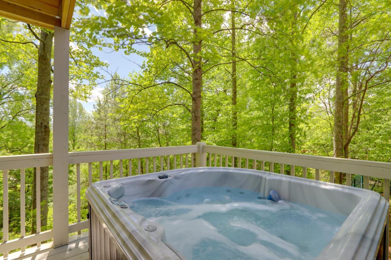 Blue Ridge Getaway With Hot Tub And Seasonal View! Villa Luaran gambar