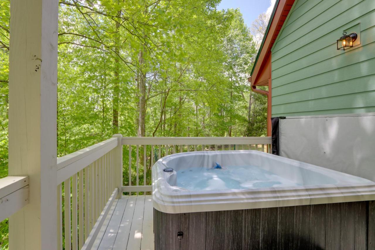 Blue Ridge Getaway With Hot Tub And Seasonal View! Villa Luaran gambar