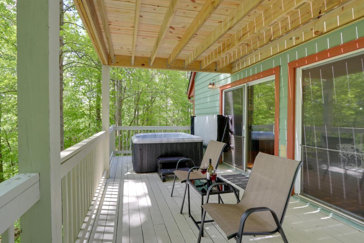 Blue Ridge Getaway With Hot Tub And Seasonal View! Villa Luaran gambar