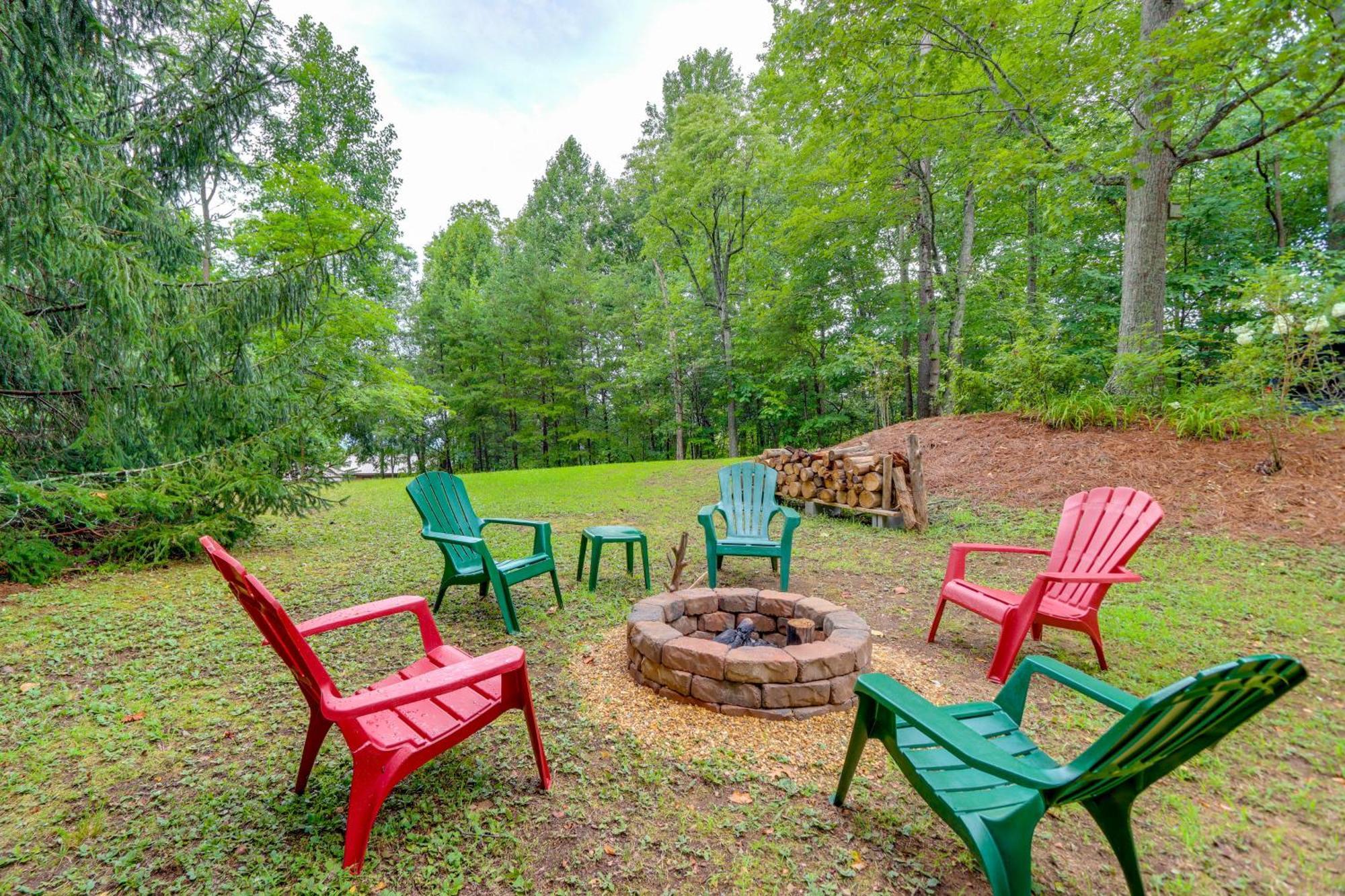 Blue Ridge Getaway With Hot Tub And Seasonal View! Villa Luaran gambar