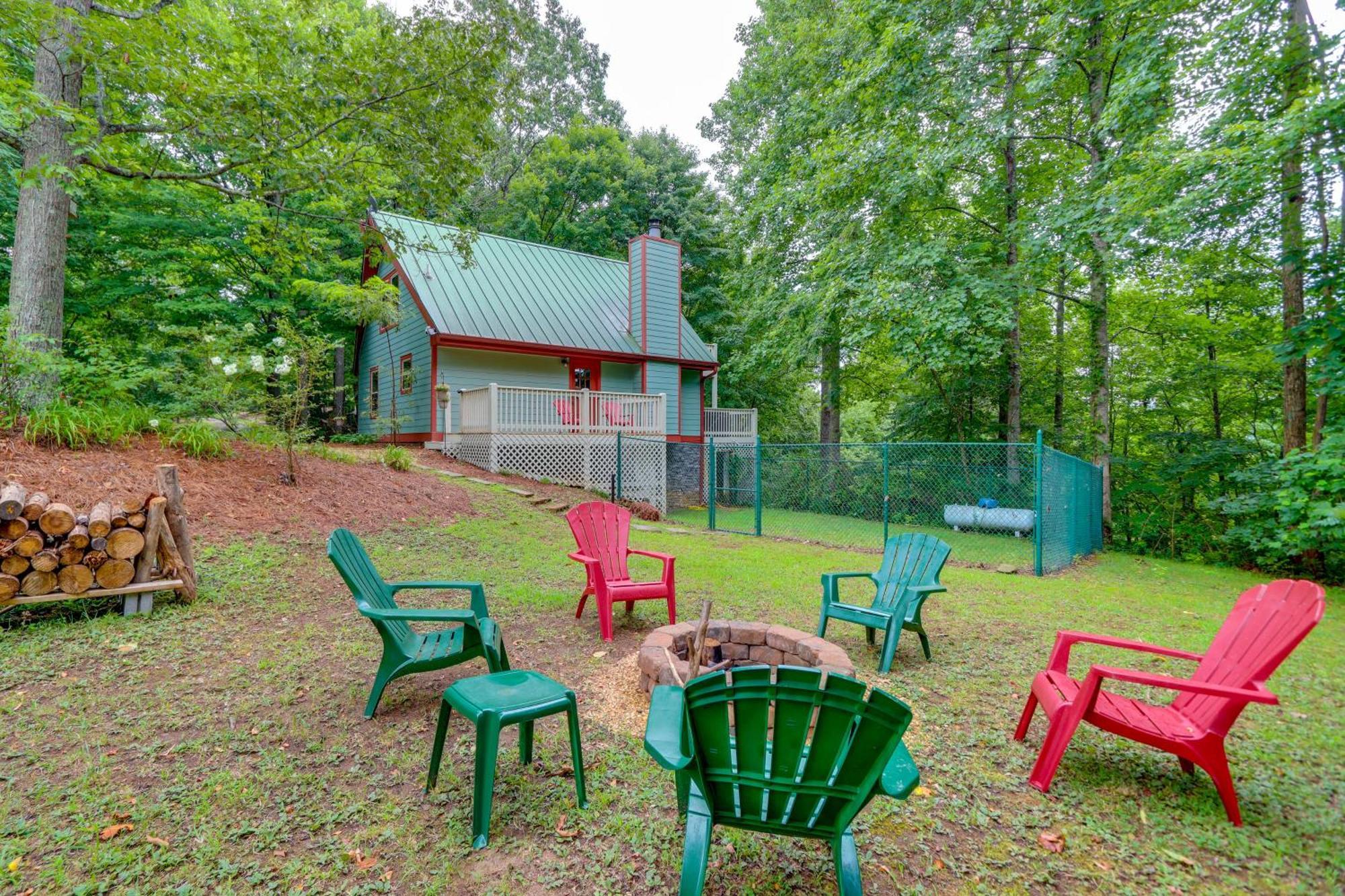 Blue Ridge Getaway With Hot Tub And Seasonal View! Villa Luaran gambar